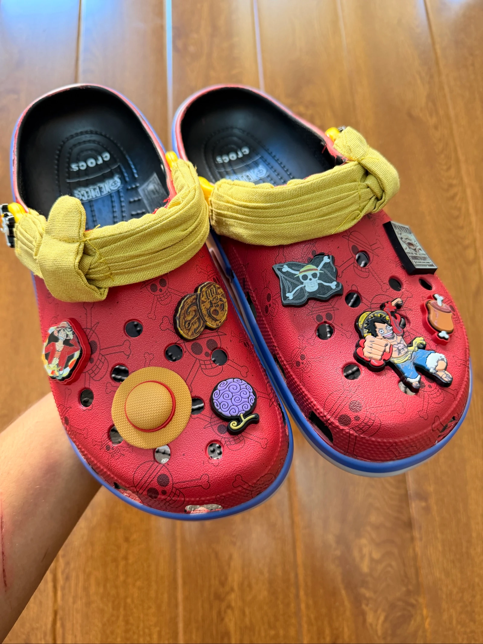 Crocs Classic Clog x One Piece Monkey D. Luffy - 42/43 (M9/W11) – photo 2